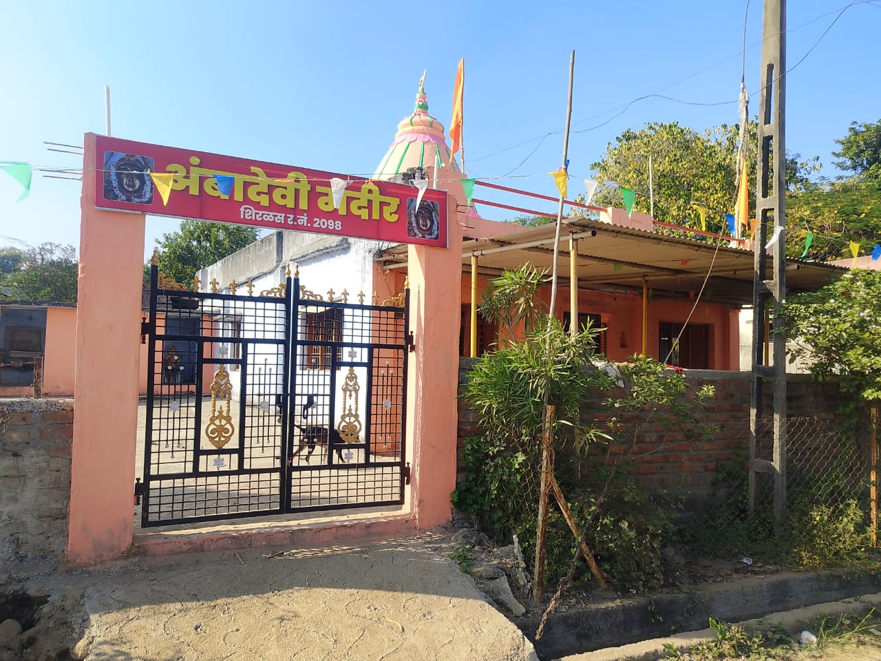 गावातील मंदिर